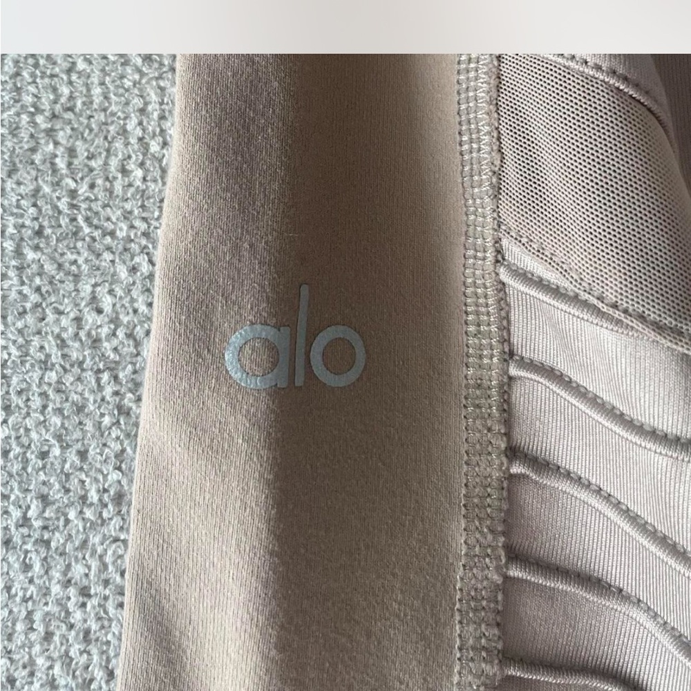 ALO Yoga Tan Leggings - Picture 3 of 3